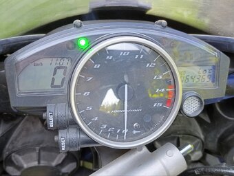 Yamaha R1 - 5