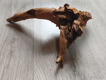Suchozemské terárium s osvětlením, kabely a dřevem - 5