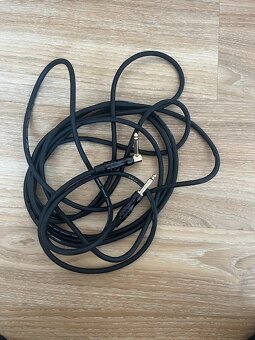 Tranzistorové kombo FENDER Frontman 20G - 5