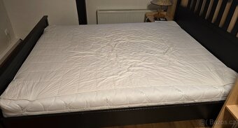 Dřevěná postel, černá s matrací - 5