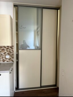 Kuchyně Oresi včetně spotřebičů + skříň a stěna - 5