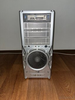 herní pc s monitorem - 5