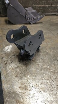 Rychloupínač pro čínský minibagr 1t - 5