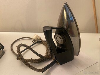 Stará funkční elektrická žehlička. - 5