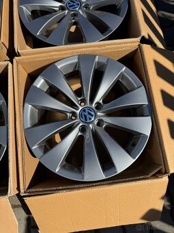 ORIGINÁL Alu Volkswagen PHOENIX R17, 5x112 - TOP STAV - 5