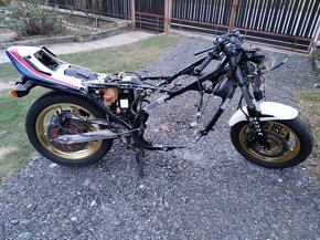 Honda VF 750 F - 5
