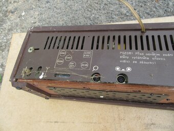 Nabízím staré radio R4901. Netestováno. Nefunkční. Jen co - 5