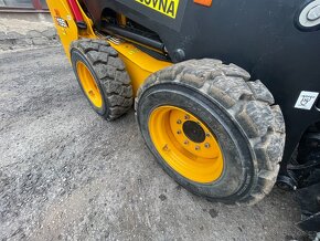 Smykový nakladač JCB 155 - 5