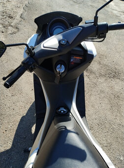 Yamaha Nmax 125 r.v. 2018 - 5