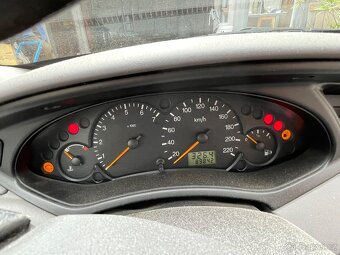 Ford Focus 1.4 - 5