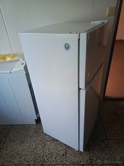 Prodám lednici s mrazákem značky Beko. - 5