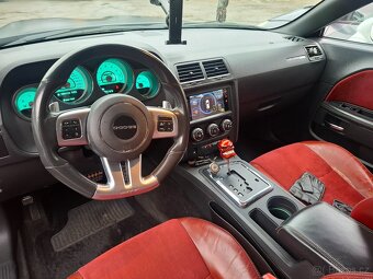 Dodge Challenger 6.4SRT8 - 5