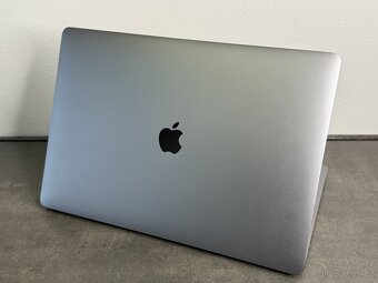 MacBook Pro 15'' 2017 / i7 / 16GB / 256GB SSD / Space Gray - 5