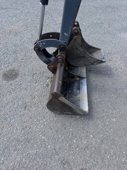 Minibagr Bobcat e08 2012 2x lzice - 5