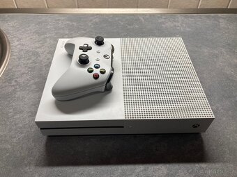 Xbox One S - 5