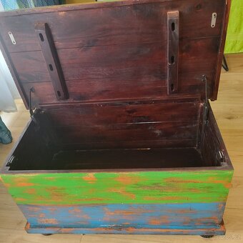 Konfekční stolek 90×90 z úložným prostorem - 5