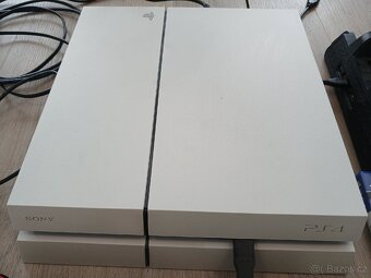 PlayStation 4 slim - 5