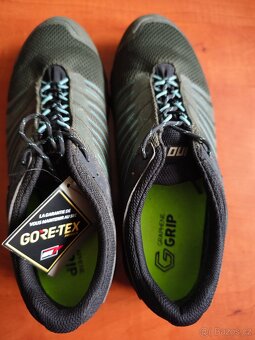 Dámské běžecké boty INOV8 ROCLITE 315 GTX vel.41,5 - 5