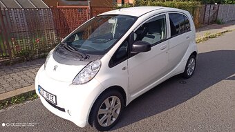 Peugeot i on EV - 5