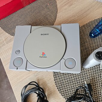 Sony Playstation 1 v hezkém stavu - 5