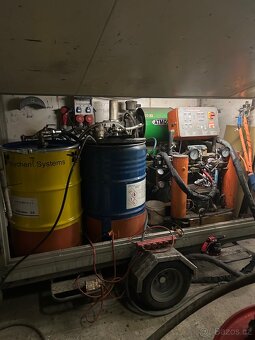 Stroj na střikané izolace PUR pěnu a polyureu. Gama 250h - 5