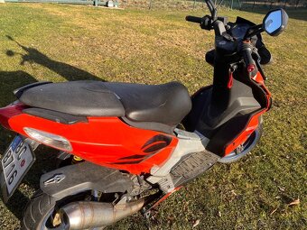 Skútr Aprilia SR 50 - 5