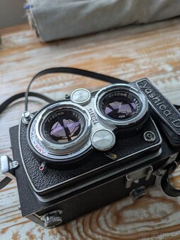 Yashica D - 5