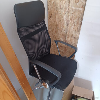 PC stůl (v demontu) a židle stavitelná - 5