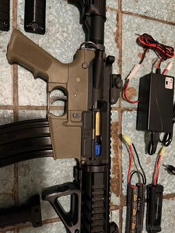 Airsoft M4/AR15 útočná puška s příslušenstvím - 5