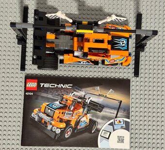 LEGO Technic 42104 - Závodní tahač - 5