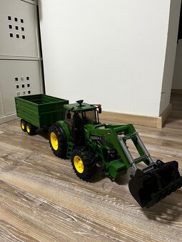 BRUDER Traktor John Deer s nakladačem a přívěsem - 5