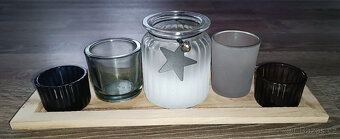 Sada svícnů na čajové svíčky na dřevěném tácu - 5