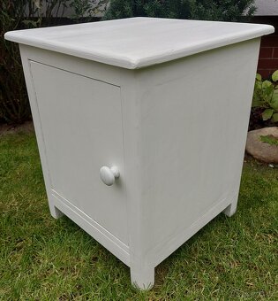 Skříňka s dvířky bílá - 5