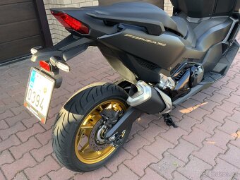 HONDA Forza 750 - 5