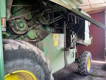 sklízecí mlátička John Deere 2064 - 5