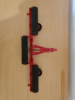 Bruder 2226 CAMBRIDGE válec na půdu - 5