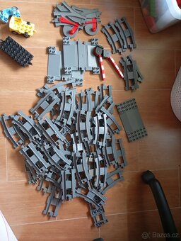 LEGO DUPLO - velký mix kostek, kolejí, aut a dalsi (komplet) - 5