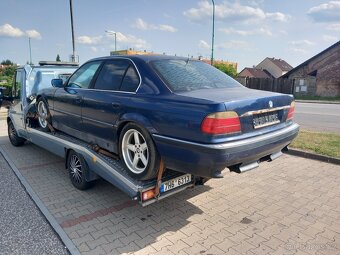 BMW e38 4.4i - 5