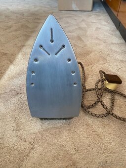 Stará retro žehlička ETA - 5