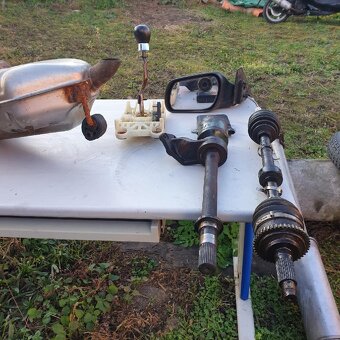 Mazda 6 2.0 D 100 Kw R.v. 2004 prodám díly. - 5