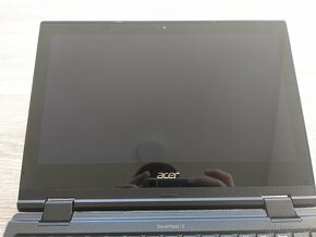 Starší a drobný Acer notebook - 5