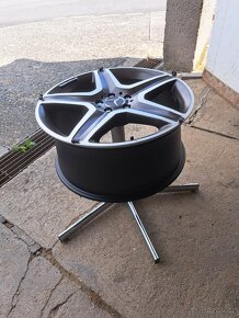 Konferenční stůl alu disk AMG Mercedes - 5