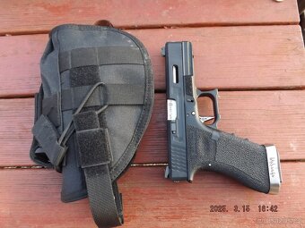 Prodám airsoftovou pistoli, samopal a veškeré vybavení - 5