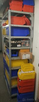 Šroubovaný regál na plastové boxy a cokoliv - 5
