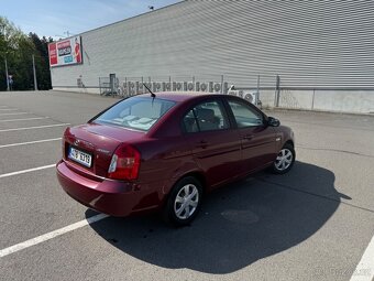 HYUNDAI ACCENT 1,4 16V 71kW - 1.maj - Klima - pouze 21000km - 5