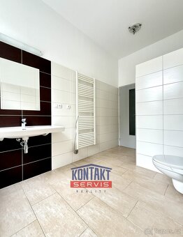 Pronájem prostorného a prosvětleného bytu 3+1 90 m2 v centru - 5