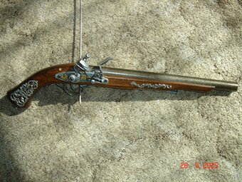 Prodám krásnou, novou repliku historické, křesadlové pistole - 5