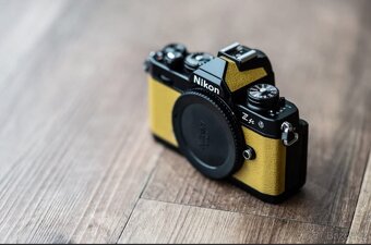 Nikon Zfc set + objektiv Nikkor 24/1,7 + 3 baterie - 5