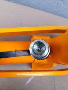 Hydraulický srážeč patek pneu včetně nožní pumpy - 5