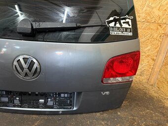 PÁTÉ DVEŘE KUFRU VW TOUAREG 7L LD7Z - 5